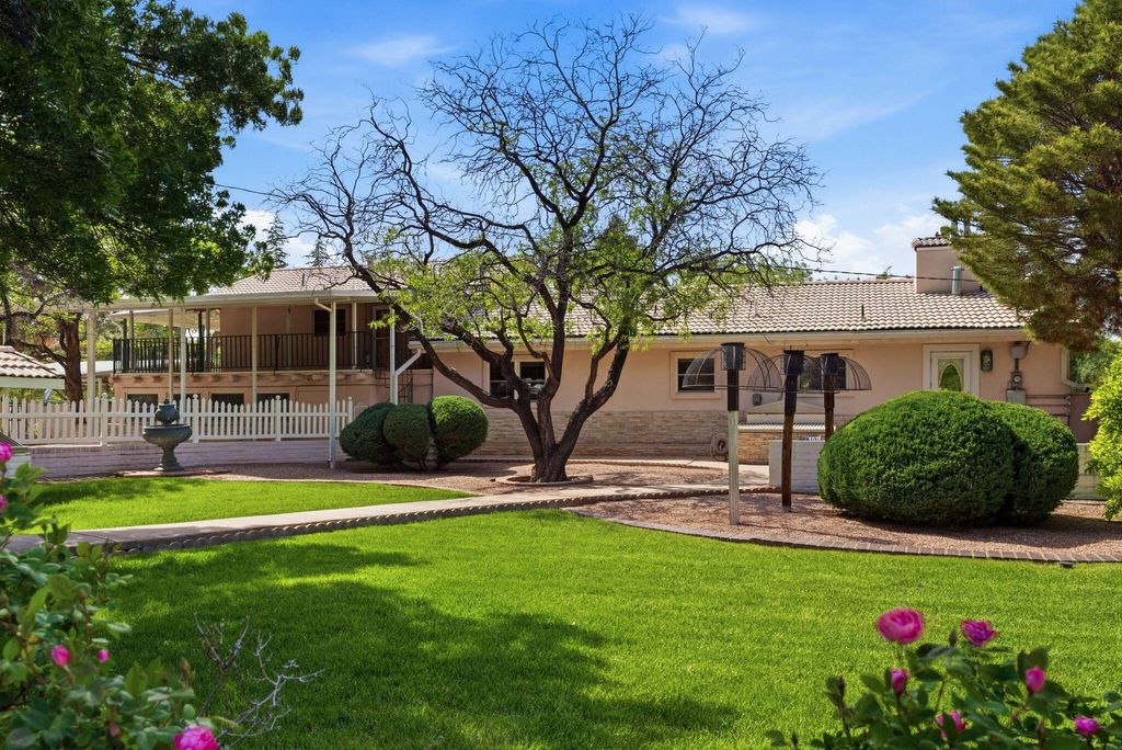 10020 Loretta Drive NW, Albuquerque, NM 87114