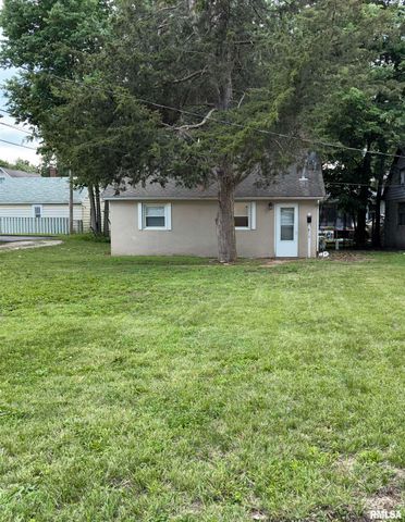 813 N 11TH Street, Pekin, IL 61554