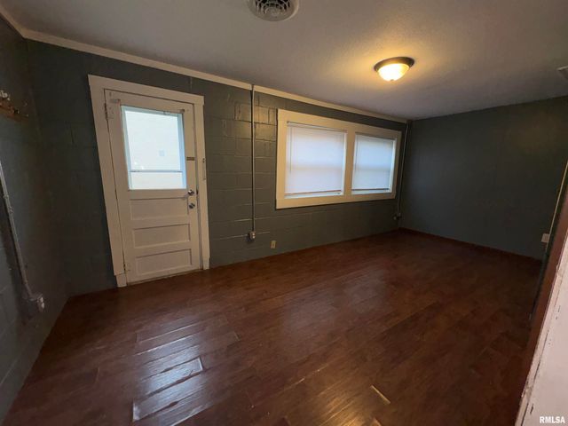 813 N 11TH Street, Pekin, IL 61554