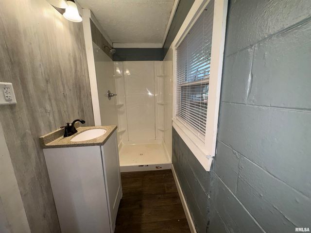 813 N 11TH Street, Pekin, IL 61554