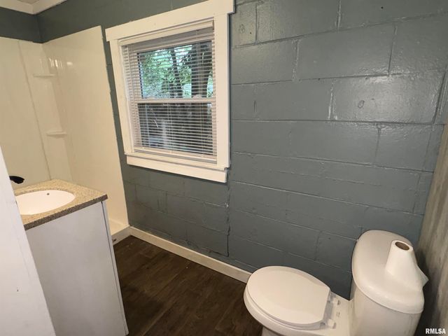 813 N 11TH Street, Pekin, IL 61554