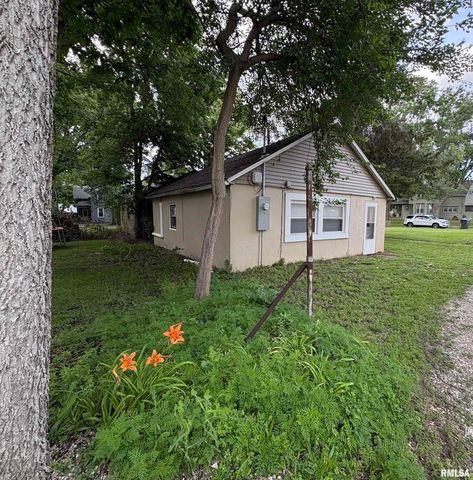813 N 11TH Street, Pekin, IL 61554
