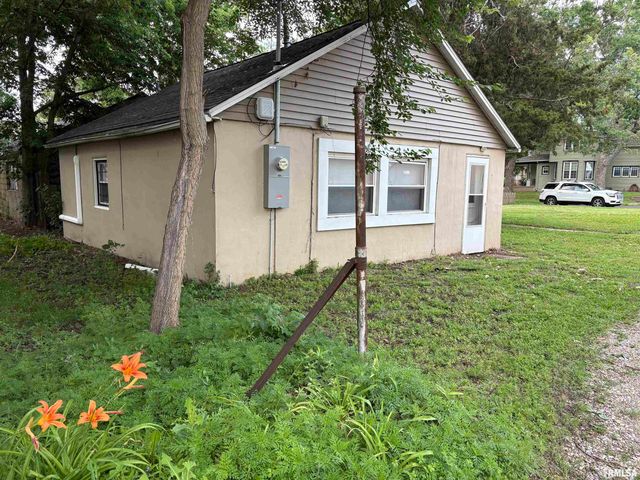 813 N 11TH Street, Pekin, IL 61554