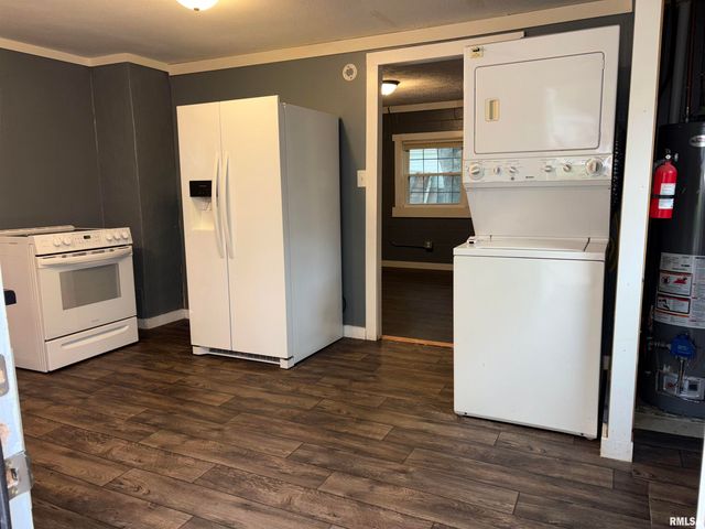 813 N 11TH Street, Pekin, IL 61554