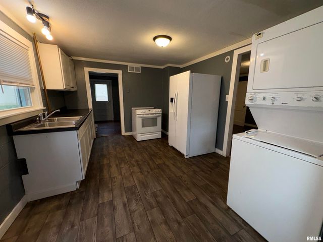 813 N 11TH Street, Pekin, IL 61554