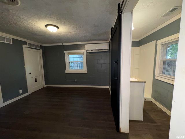 813 N 11TH Street, Pekin, IL 61554