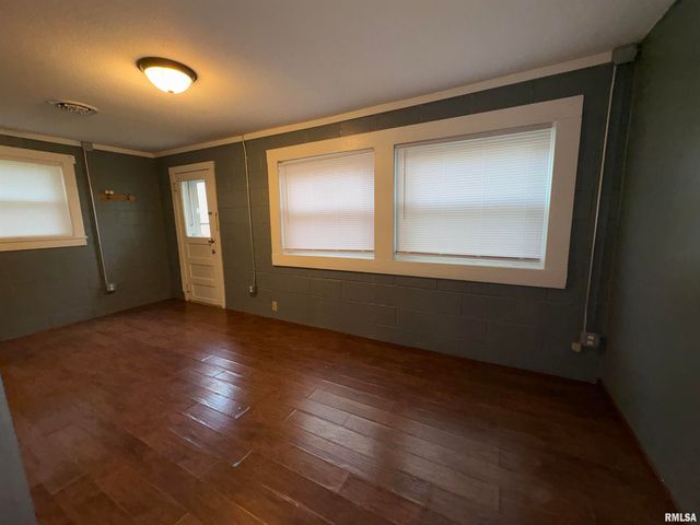 813 N 11TH Street, Pekin, IL 61554