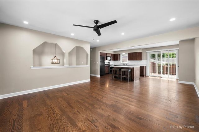 6122 Pleasant View Road, Cary, IL 60013