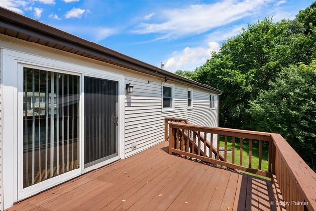 6122 Pleasant View Road, Cary, IL 60013