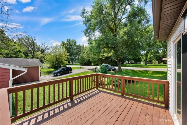 6122 Pleasant View Road, Cary, IL 60013