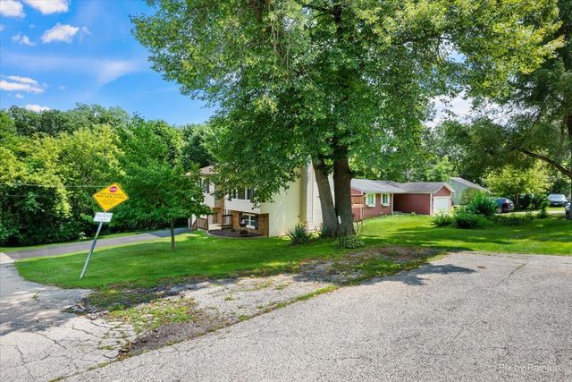 6122 Pleasant View Road, Cary, IL 60013