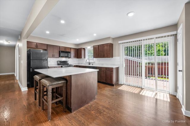 6122 Pleasant View Road, Cary, IL 60013