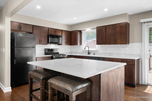 6122 Pleasant View Road, Cary, IL 60013