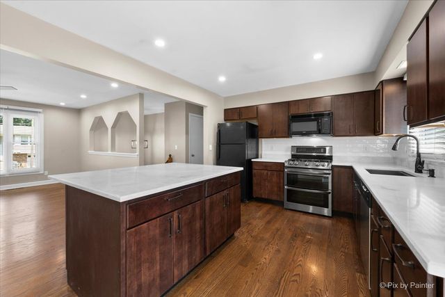 6122 Pleasant View Road, Cary, IL 60013