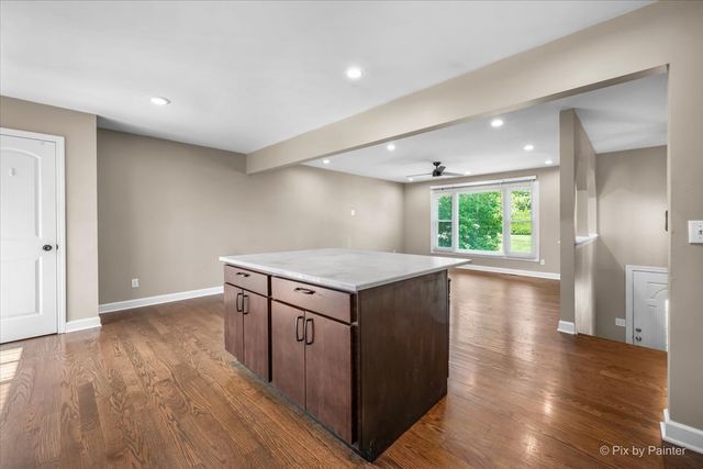 6122 Pleasant View Road, Cary, IL 60013