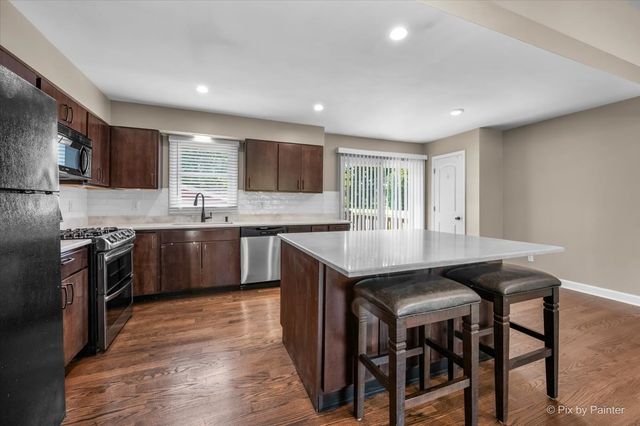 6122 Pleasant View Road, Cary, IL 60013