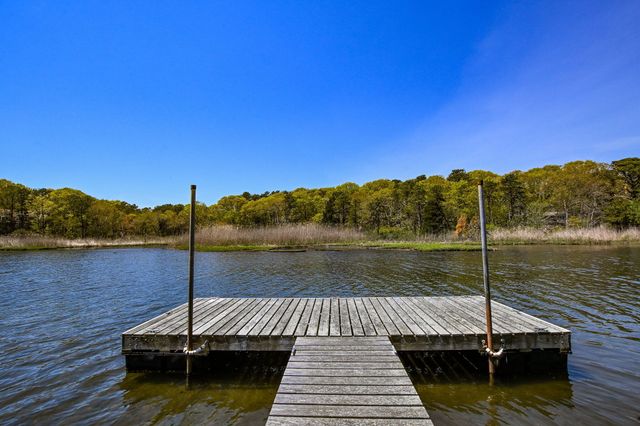 20 Old Kenyon Road, East Falmouth, MA 02536
