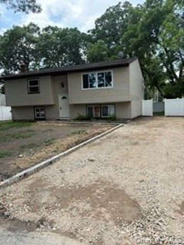 84 N 17th Street, Wheatley Heights, NY 11798