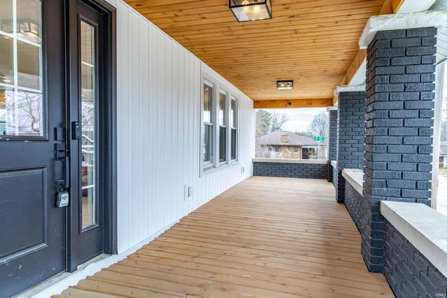 1526 11th Street, Bedford, IN 47421