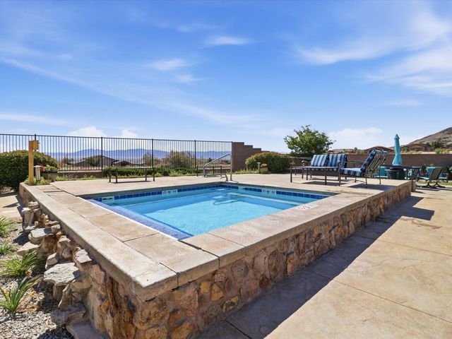 470 Zuni River Circle SW, Los Lunas, NM 87031