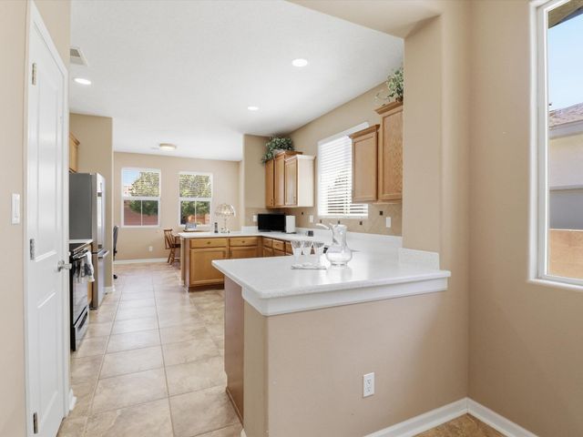 470 Zuni River Circle SW, Los Lunas, NM 87031