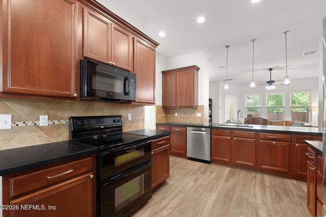 1681 FENTON Avenue, St. Johns, FL 32259