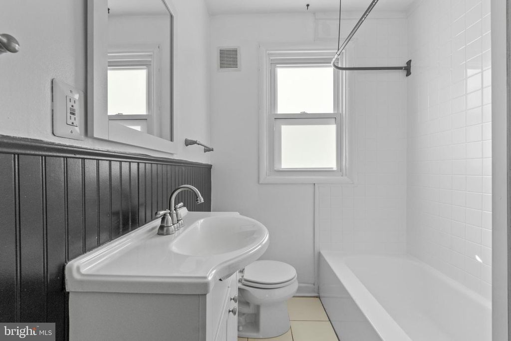 Image 12 of property listing at 3116 WOODHOME AVE, Baltimore, MD 21234