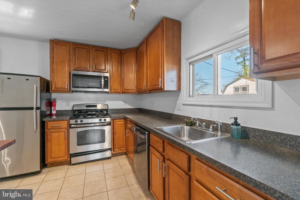 Image 17 of property listing at 3116 WOODHOME AVE, Baltimore, MD 21234