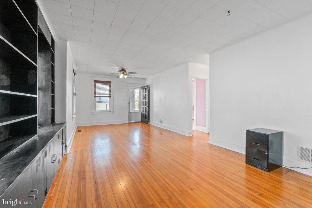 Image 8 of property listing at 3116 WOODHOME AVE, Baltimore, MD 21234