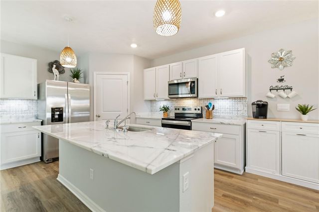 3387 HILLTOP CIRCLE, Bradenton, FL 34211