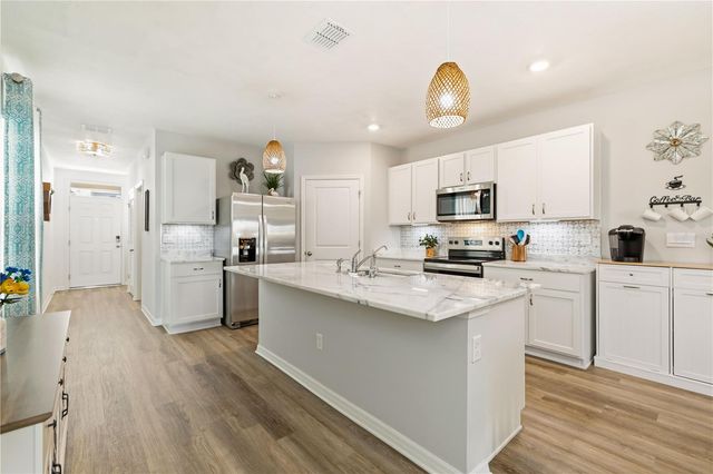 3387 HILLTOP CIRCLE, Bradenton, FL 34211