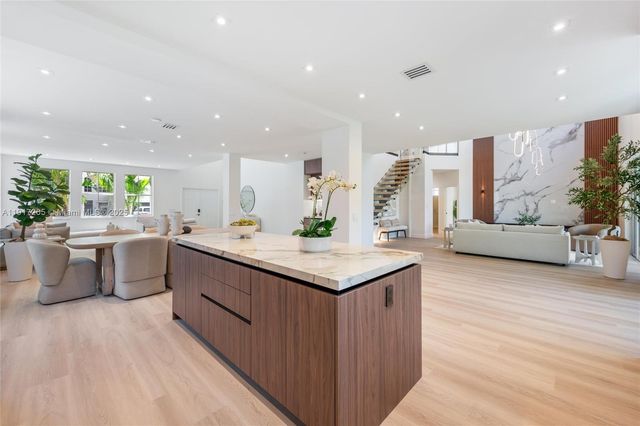 804 Crestview Cir, Weston, FL 33327