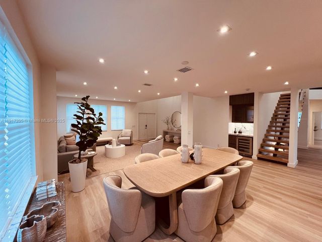 804 Crestview Cir, Weston, FL 33327