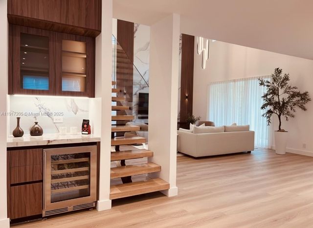 804 Crestview Cir, Weston, FL 33327