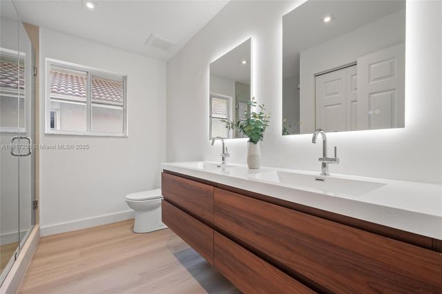 804 Crestview Cir, Weston, FL 33327