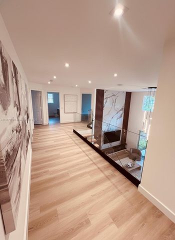 804 Crestview Cir, Weston, FL 33327