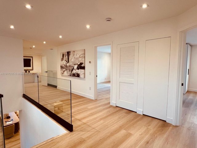 804 Crestview Cir, Weston, FL 33327