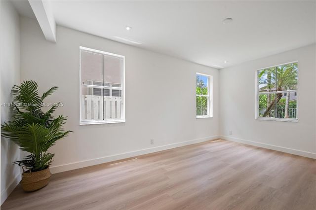 804 Crestview Cir, Weston, FL 33327