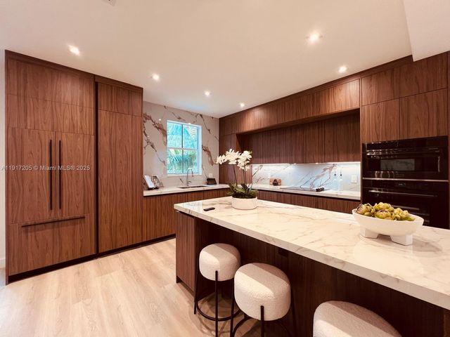 804 Crestview Cir, Weston, FL 33327