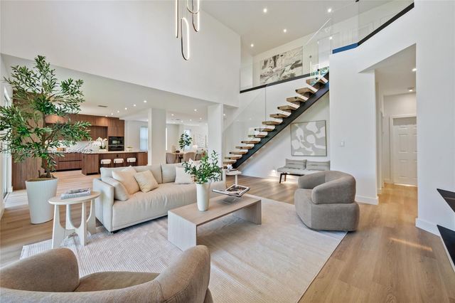 804 Crestview Cir, Weston, FL 33327