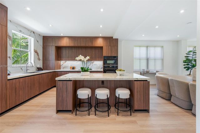 804 Crestview Cir, Weston, FL 33327