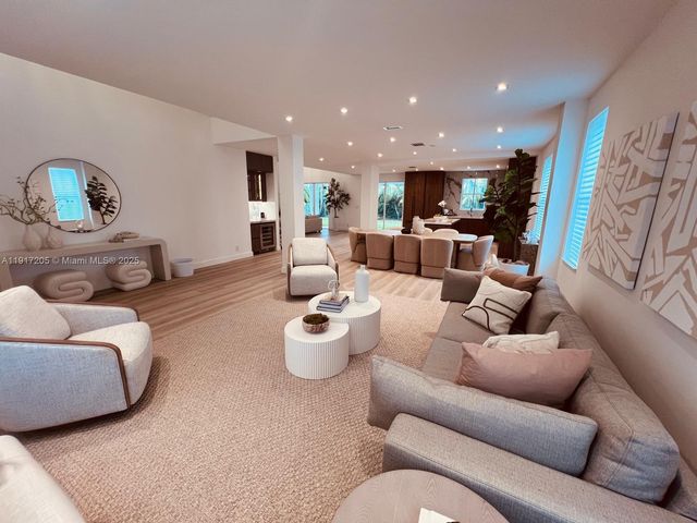 804 Crestview Cir, Weston, FL 33327