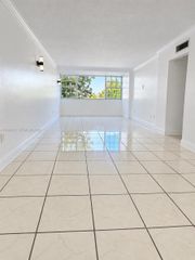 816 NW 87th Avenue 203, Miami, FL 33172