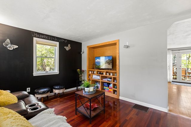 69 Highland Ave, Mansfield, MA 02048