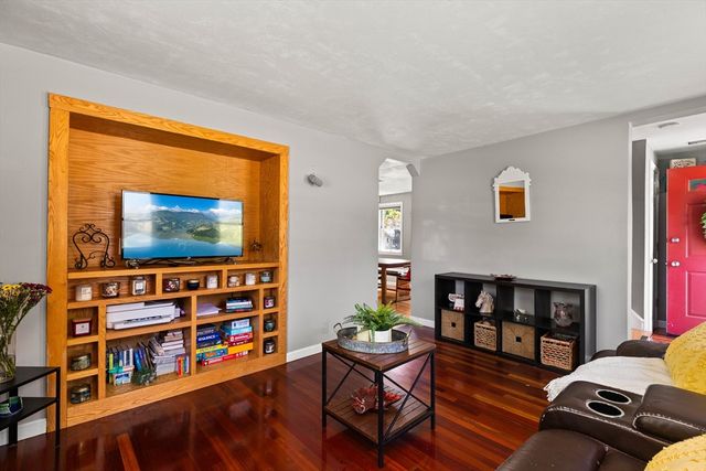 69 Highland Ave, Mansfield, MA 02048