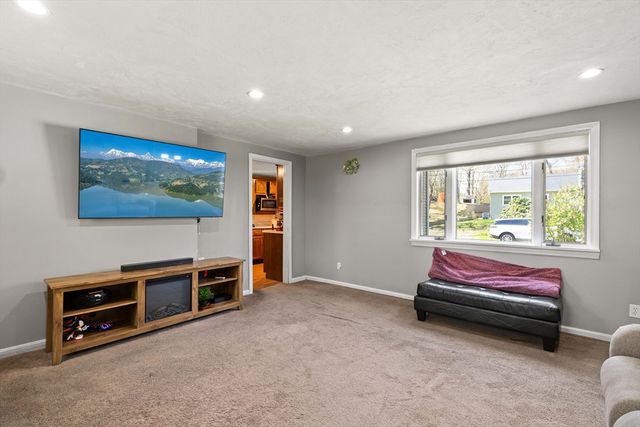 69 Highland Ave, Mansfield, MA 02048
