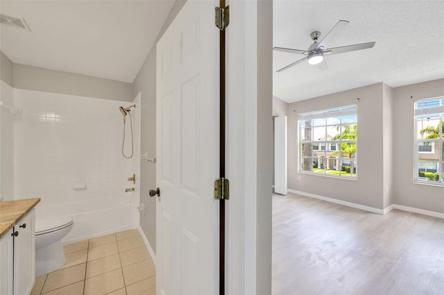 632 KENSINGTON LAKE CIR 632, Brandon, FL 33511