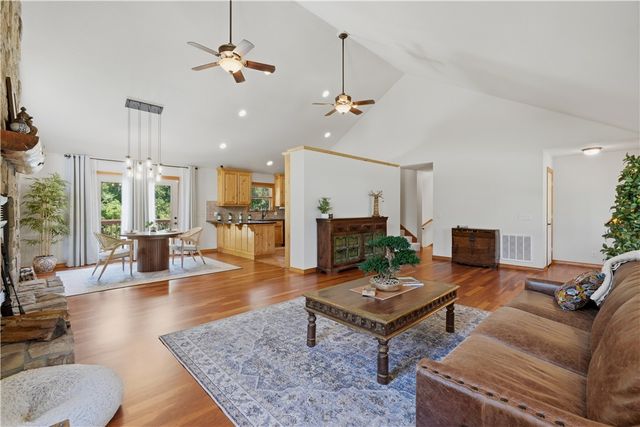 716 E Hilltop Drive, Rogers, AR 72756