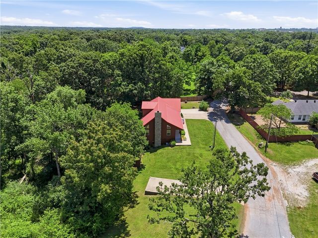 716 E Hilltop Drive, Rogers, AR 72756