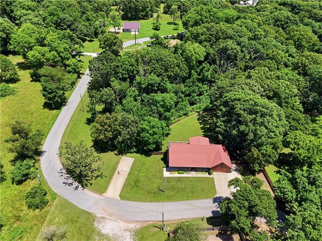 716 E Hilltop Drive, Rogers, AR 72756